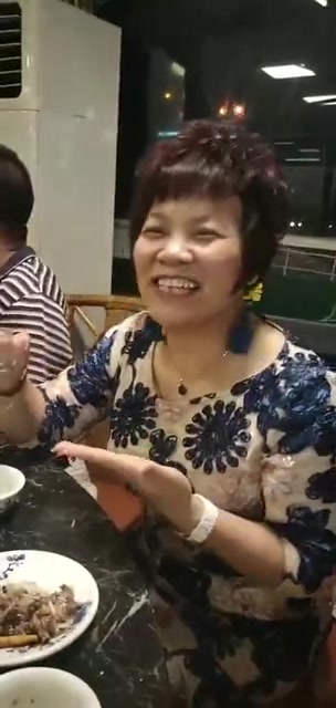 靓姨喝酒唱出压韵调,赞一个。