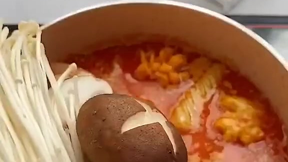 麻辣烫的家常做法,简单好吃,一锅都没够吃
