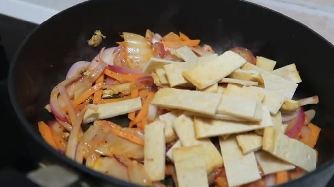 【辣炒年糕】酱汁浓厚,年糕美味,可以吃两碗!