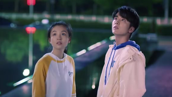 #剧好看#电视剧《冰糖炖雪梨》甜宠预告甜蜜来袭,青梅竹马的棠雪@吴倩 和黎语冰@张新成 的