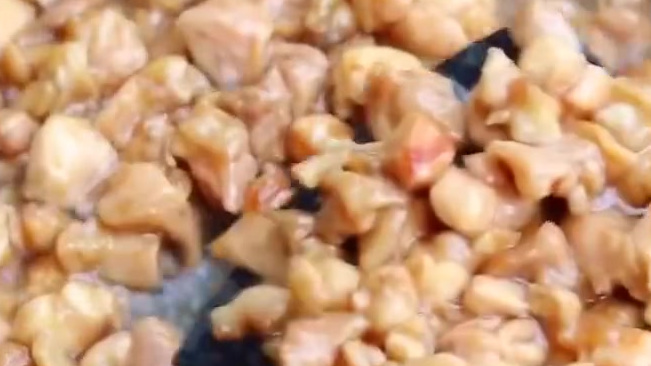 【今晚回家就试试这道菜:双椒炒鸡肉丁】做法超简单!嫩滑的鸡腿肉,配上过瘾的辣椒,好吃又下饭