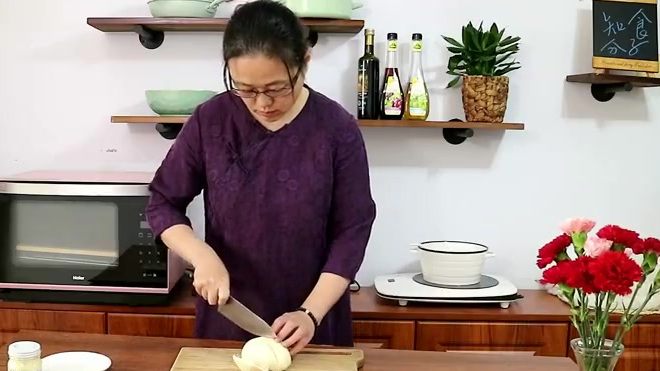 1个馒头,2个鸡蛋,做西式早餐,鸡蛋沙拉馒头夹,10分钟搞定早餐。