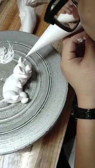 蛋糕师傅好手艺,奶油生肖猪,做出来也就分分钟的事!