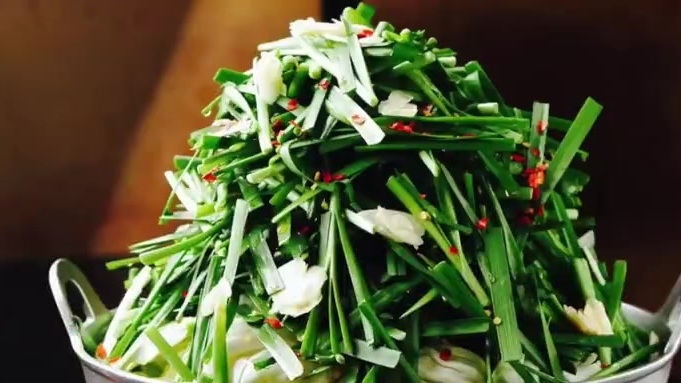 内脏火锅?听名字差点被劝退,看完口水滴到手背。日本VLOG还有大量存货!这是我第一次到福冈