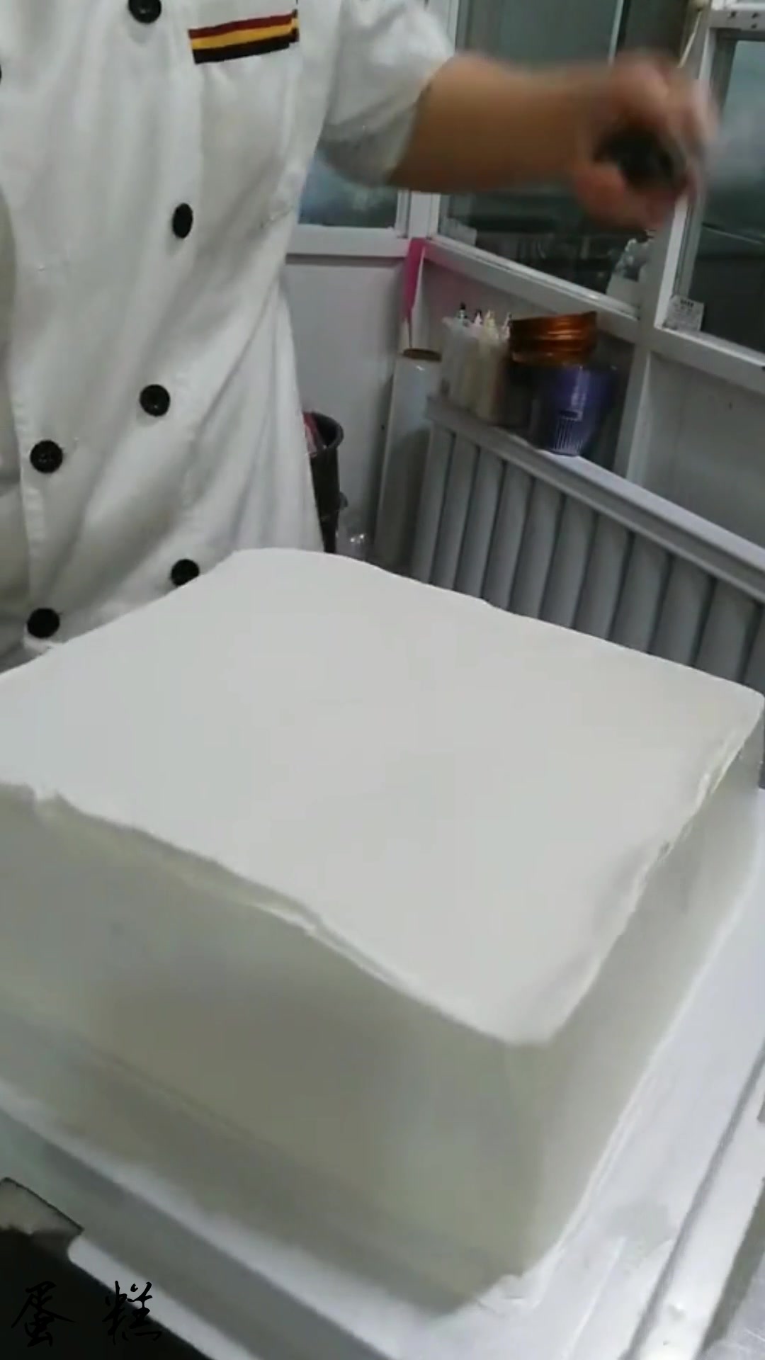 店家:少给顾客一块蛋糕,网友:眼睁睁看着我的蛋糕从10寸变13寸
