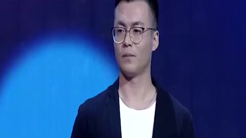 女生们,你会要求男朋友给你剥虾壳吗?哪怕是在公众场合下,也会习惯性要求对方剥吗?