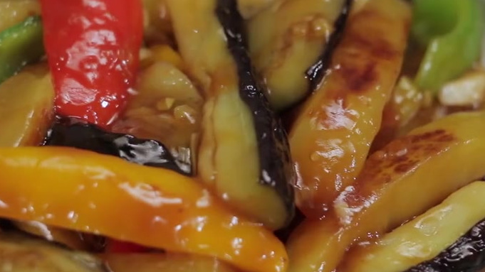【地三鲜 免油炸快速家常版】谁不爱吃地三鲜呢?然而餐厅都要宽油炸,在家难以照做。我私藏了一