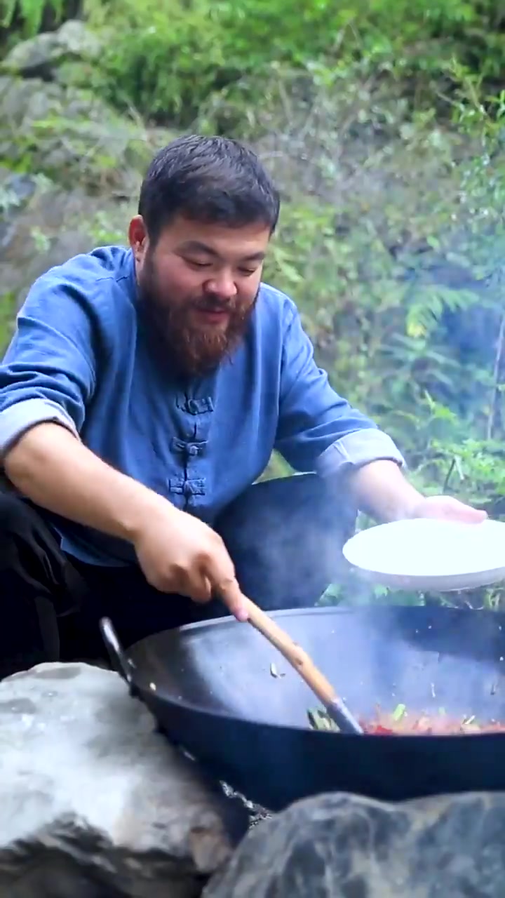 梅菜扣肉配上你的胡子,再来一碗酒,就是新时代的梁山好汉