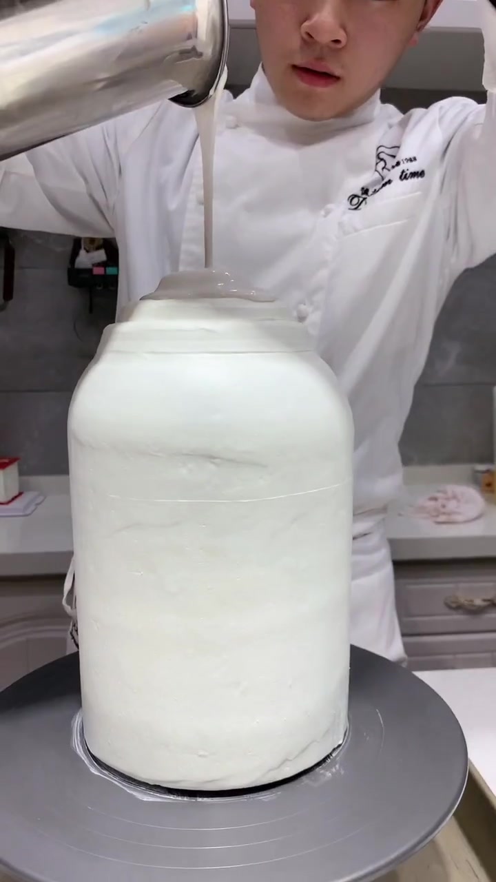 DIY蛋糕版茅台酒瓶,这是什么操作,画面好有真实感