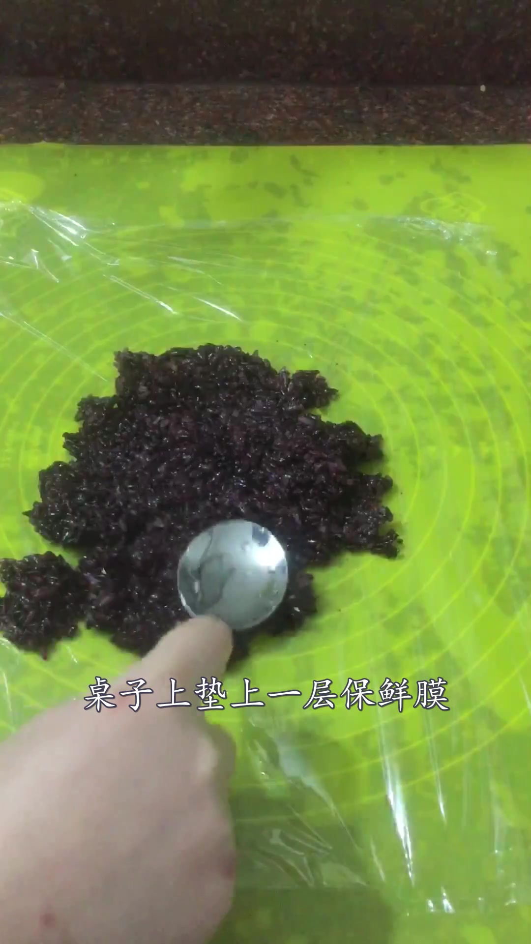 好吃做法简单的黑米饭团,不仅营养丰富,而且还可是减脂餐