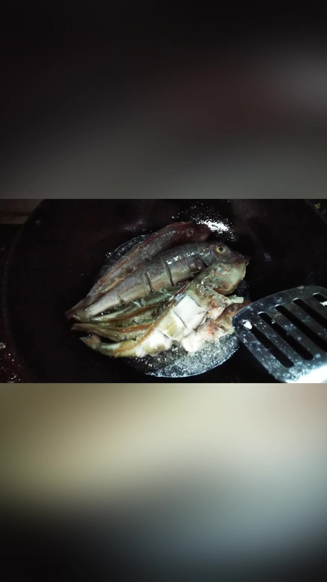 9.9元买了5条“红头鱼”按照大师传授的做法红烧之后,居然吃不够