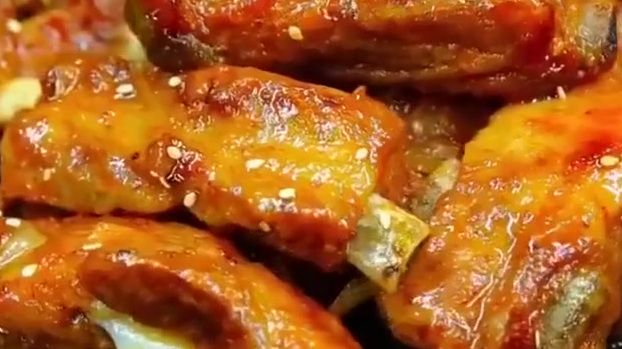 【奥尔良排骨做法推荐!】电饭煲就能搞定,懒人吃货马起来,这么贵的排骨是不是要好好品一下。美