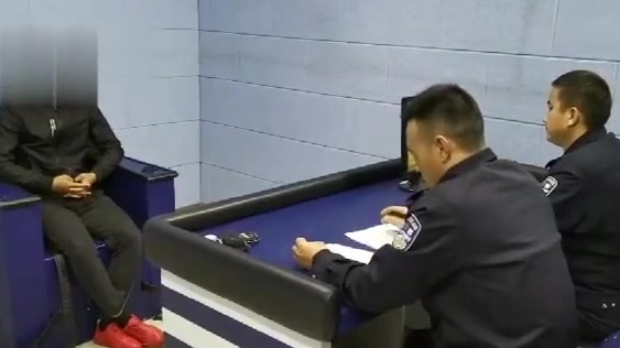 【外卖骑手为泄愤 QQ群内诽谤客服被拘】 “我对自己的言行非常后悔,不应该一时冲动诽谤他人