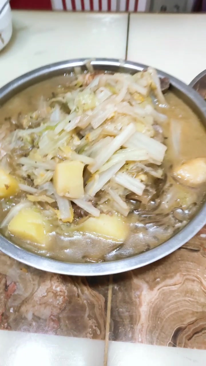 酱楞巴鱼,你吃过吗~?~外加大骨头炖白菜,简简单单两个菜>。<