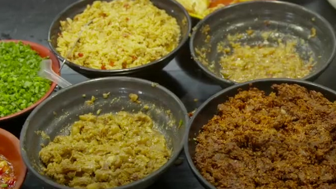 【江西南昌瓦罐汤】汤是中国人饮食中的一大门类,讲究如煲汤,随意如烧汤,家常吃法则有炖汤,各