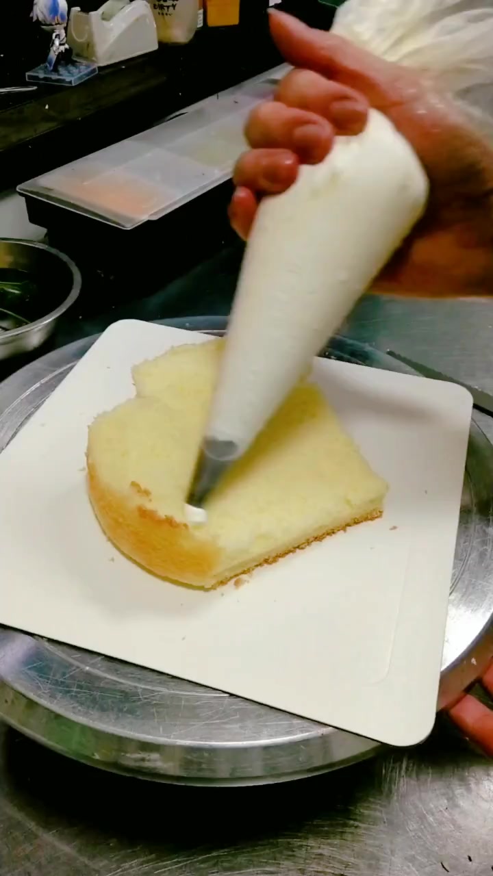 这样的心形玫瑰花蛋糕太漂亮了!拿去跟女友表白,一定能成功吧?