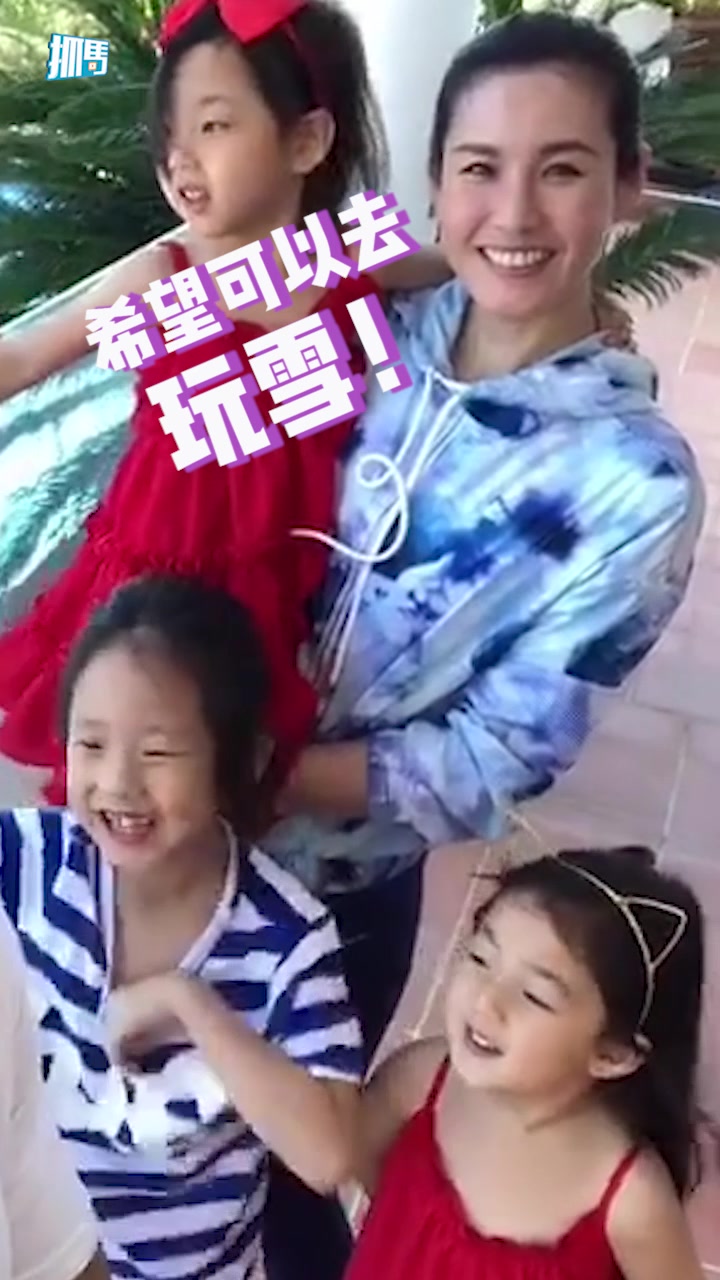 刘畊宏女儿小泡芙变身睡美人,软萌小公主在线比心,超可爱