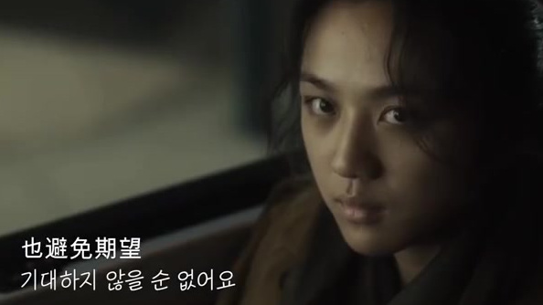 每次看到汤唯的生图,都会想到汤唯和老公的定情之作《晚秋》,纯素颜一举拿下老公金泰勇。