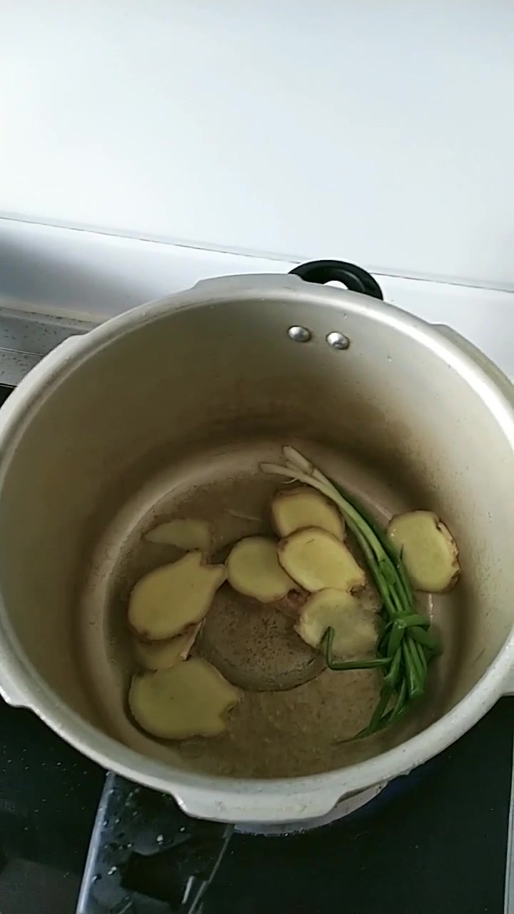 冬瓜炖猪蹄,营养搭配好