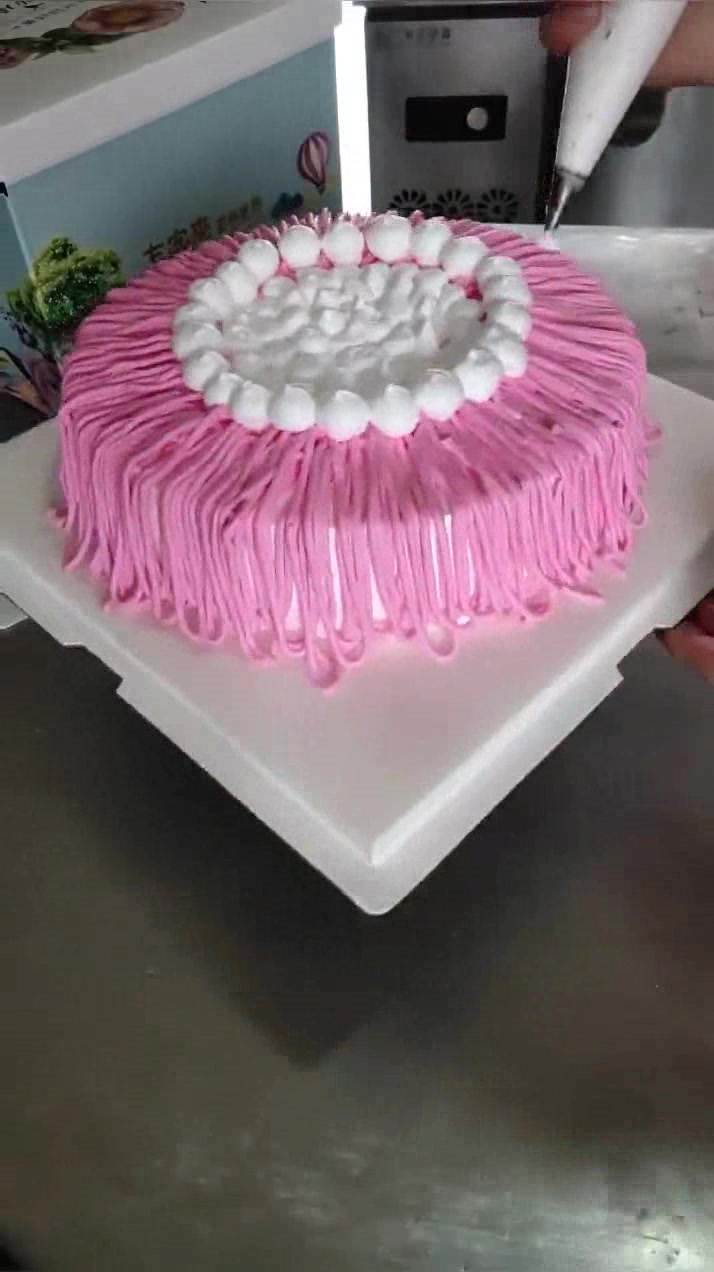 可爱泡泡浴蛋糕制作过程,这成品粉粉的,是女孩子的专属蛋糕了!