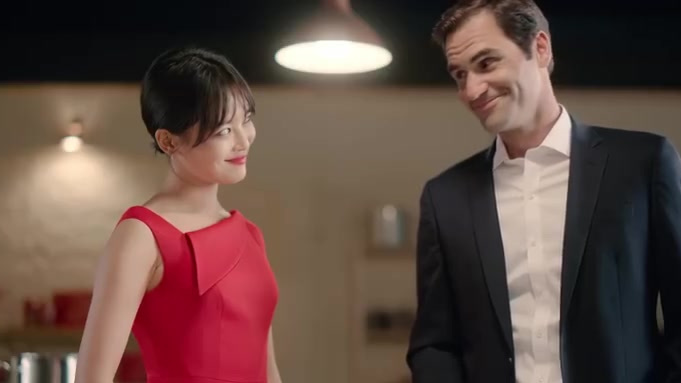 点击观看我和费德勒在Lindt瑞士莲巧克力总部发现的奥秘,和我们一起感受来自LINDOR瑞