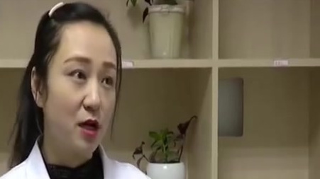 【“万能”柠檬水能美白、减肥还抗癌?医生:不现实】网传长期喝柠檬水能减肥、美白甚至抗癌。专