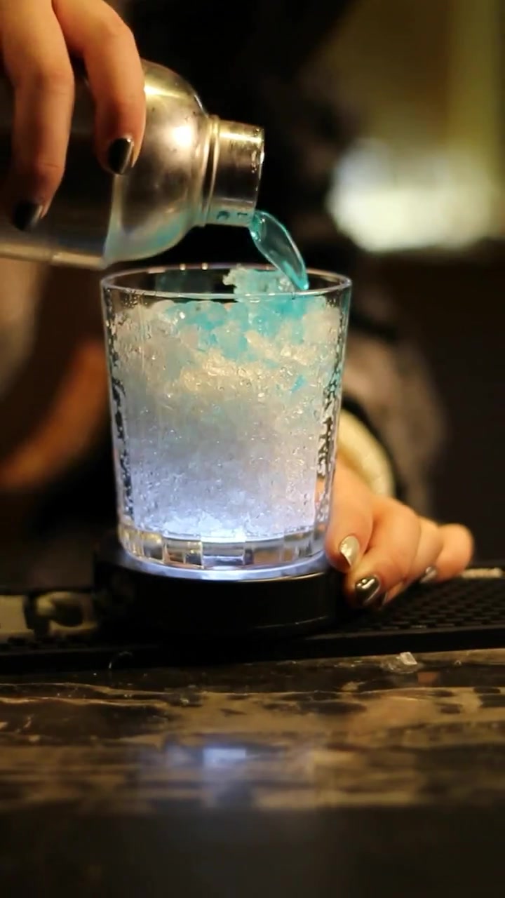 简单实用的鸡尾酒教程,过年的时候试一下,保证让你出尽风头