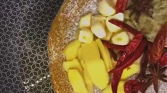 【牛肉火锅】肉质鲜嫩,好吃又过瘾,做法简单,在家就能做,美食get√