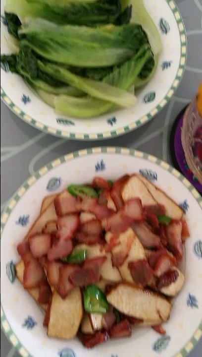 宝贝晚餐(ง •̀_•́)ง莜县香干炒叉烧+青炒生菜+粗粮营养均衡