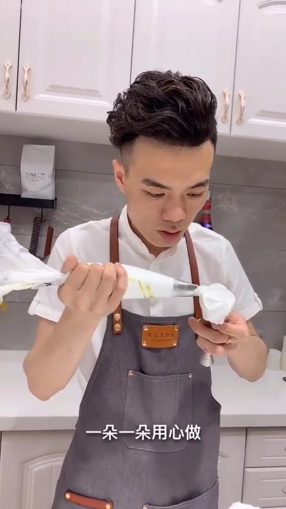 这是什么样的人?定制了这样一款蛋糕,这才是爱情的样子!