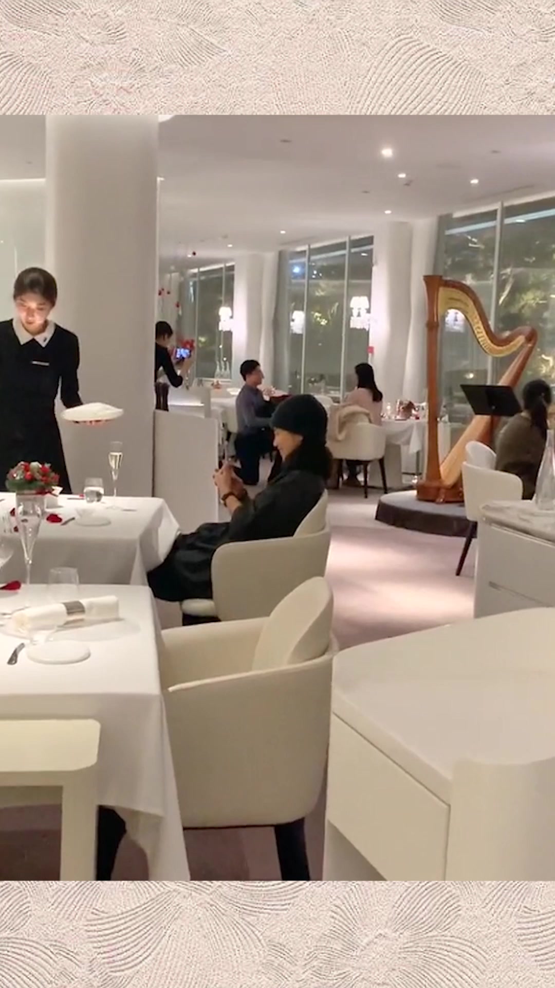 黑天鹅米其林餐厅偶遇求婚,作为一个单身狗,我被虐的体无完肤