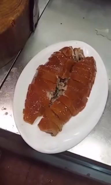 广式烤鸭摆盘过程