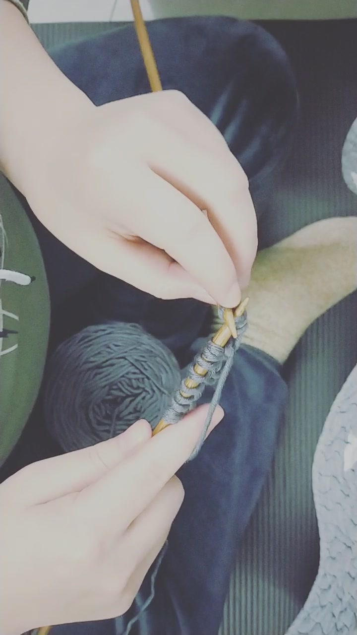 鱼骨针花样围巾第一排织法的教程