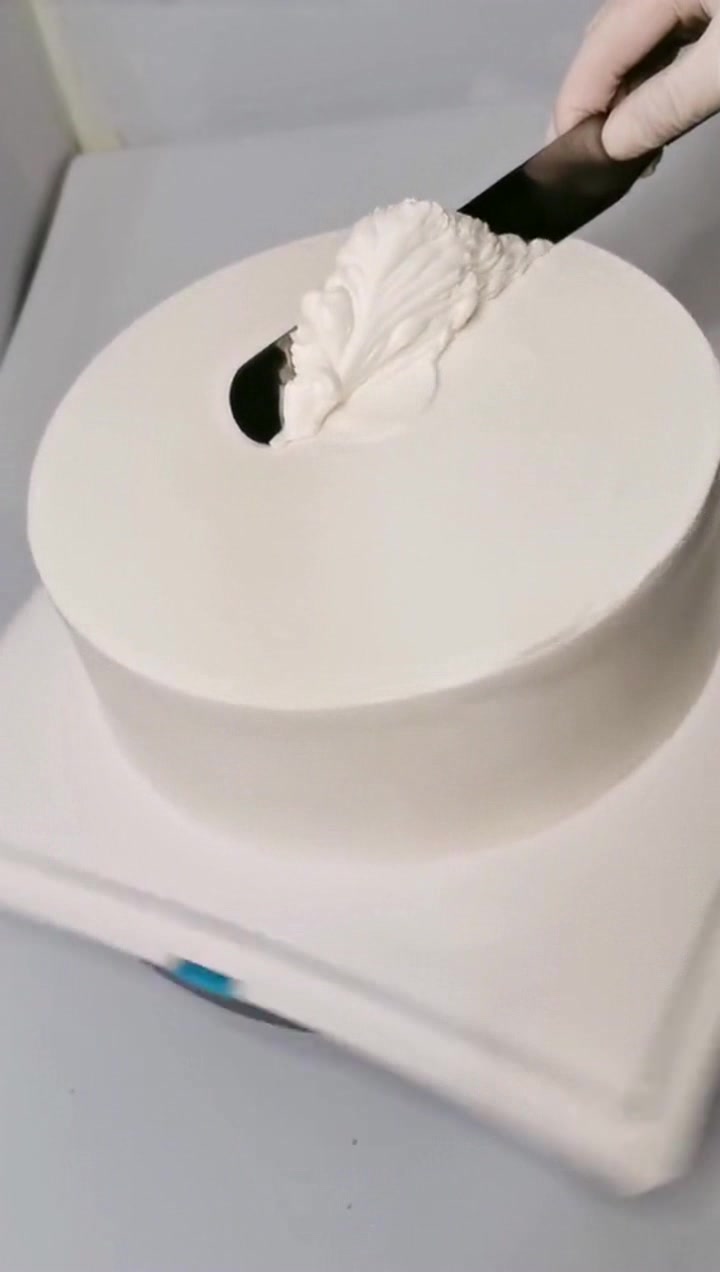 超卡哇伊的粉色生日蛋糕,嘿嘿,过几天买个这种款式送给女朋友!