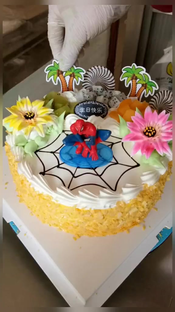 儿子一周岁生日,给他订了这个蛋糕,网友:太好看了!