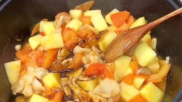 【番茄土豆炖粉条】适合冬天的家常炖菜做法,,小火慢炖,越炖越香!太有食欲啦!