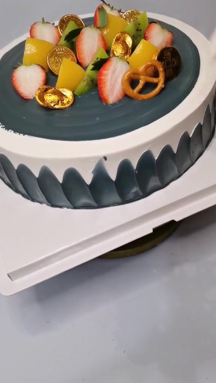 感觉现在蛋糕师门槛很低嘛,这么好看的生日蛋糕,做法却这么简单