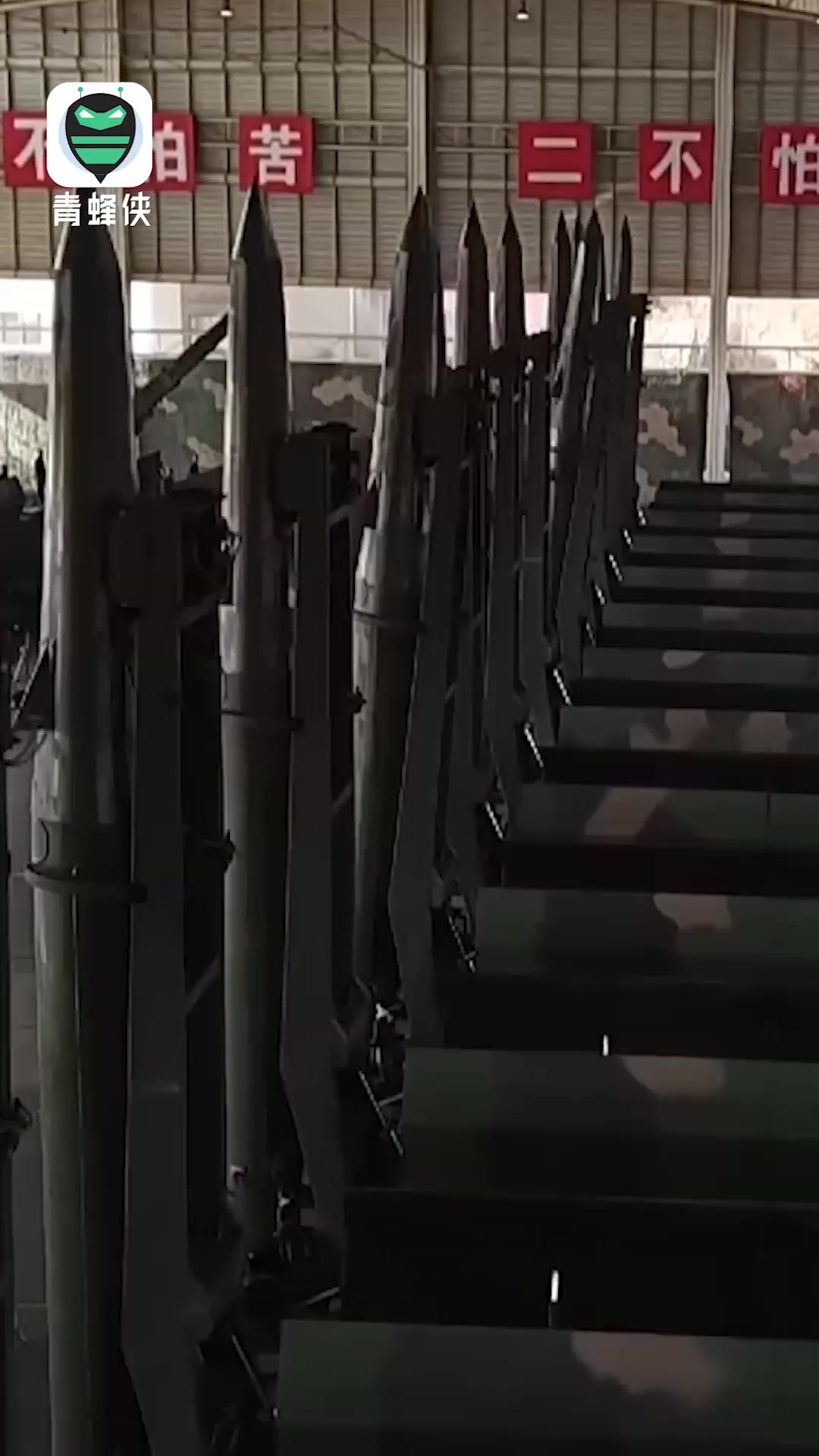 “无论你层层防备,照样全部击碎” 超硬核的东风快递广告词来了