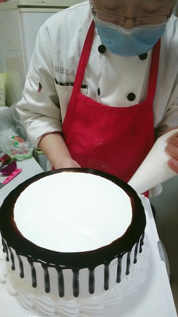 经常能见到的蛋糕款式,虽然很经典,但是看多了也就没啥感觉了