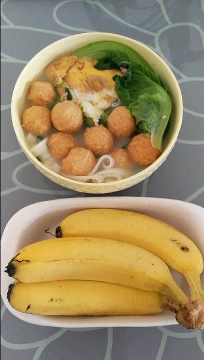 鱼旦河粉( •̥́ ˍ •̀ू )天气太干,不想吃饭,吃点暖胃的