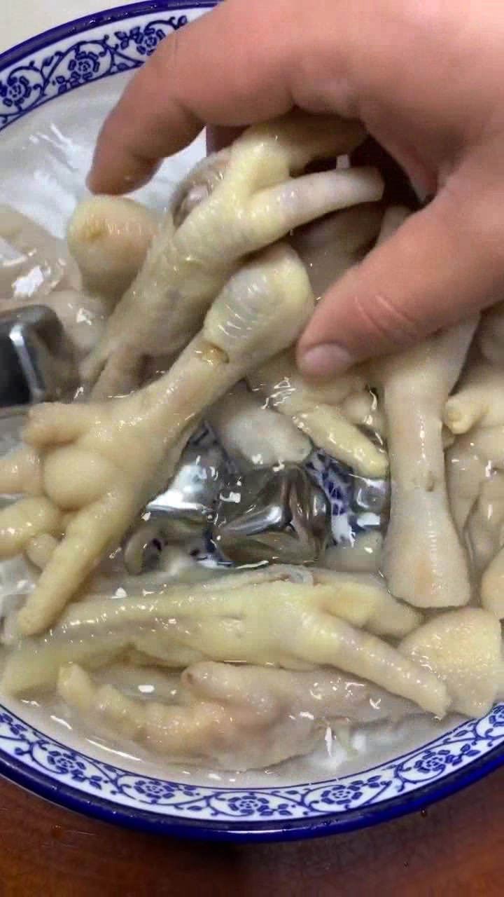吃完流口水的麻辣鸡爪家庭做法,简单易学,吃完还想吃
