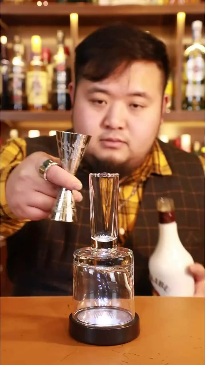 七彩水母鸡尾酒,一杯酒品味不同的人生,颜值口味都在线