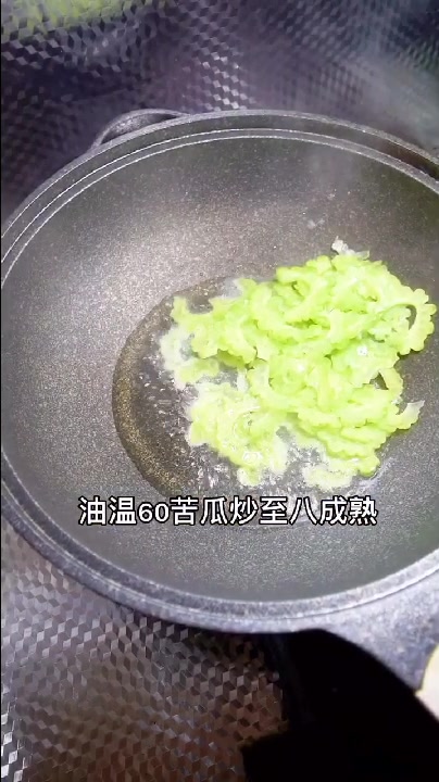 凉瓜炒蛋,90%的人摊不成饼,