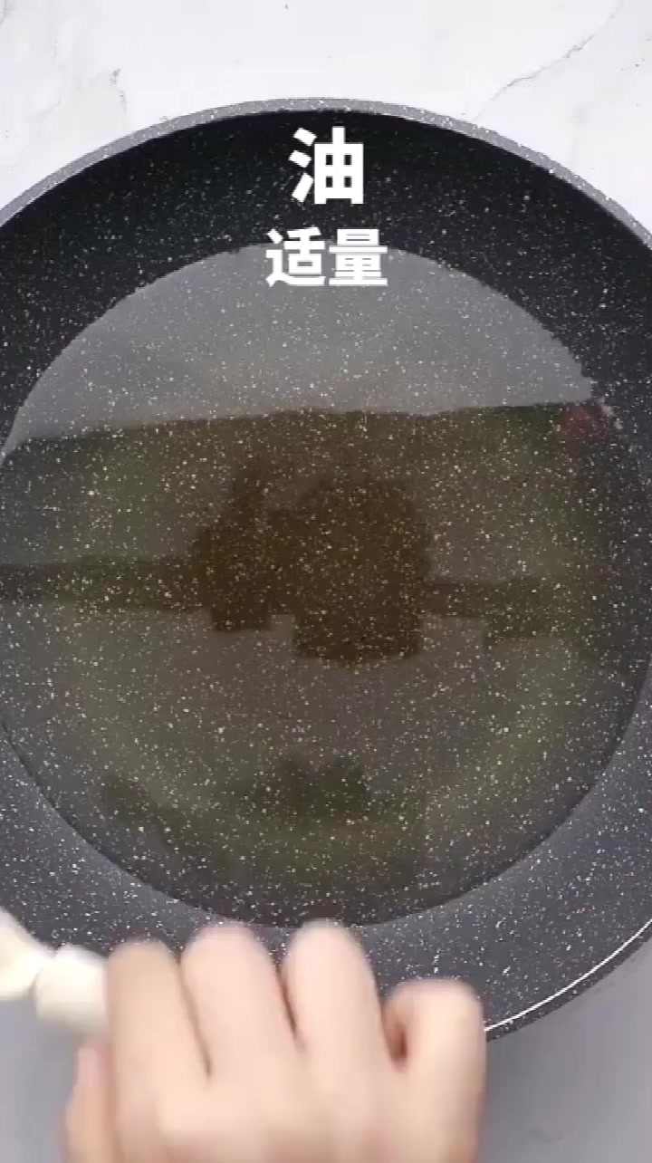 馄饨皮的隐藏吃法,一口一个超过瘾!卖相很可爱哦