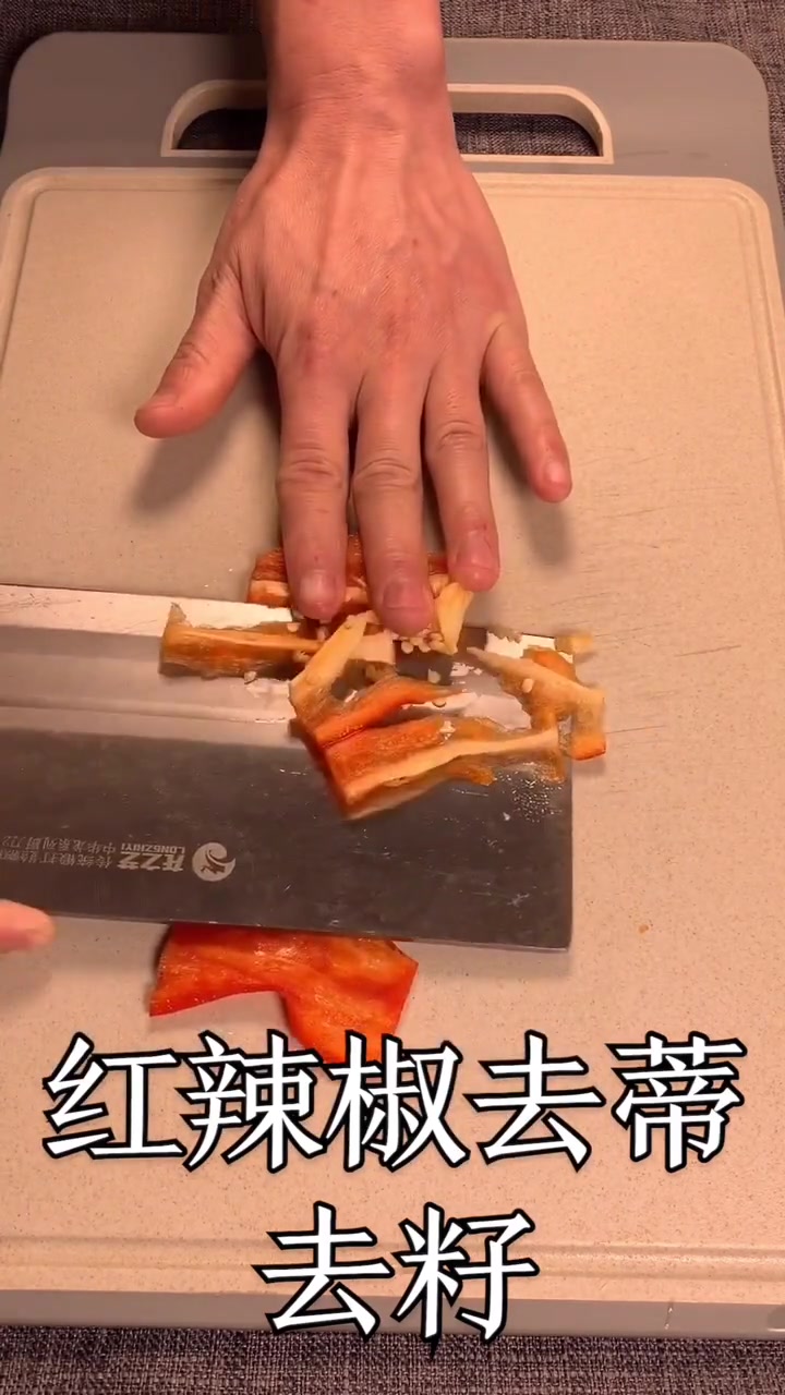 凉拌莴笋丝要不要焯水?这种做法最接地气,简单易学,过年必备!