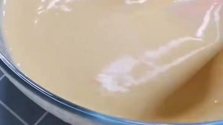 庆生怎样能少的了蛋糕呢,给你爱的的那个他,做个蛋糕吧!【芒果慕斯蛋糕】做法其实很简单,你也