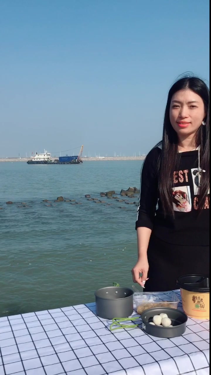 小姐姐教你做自热“咖喱鱼蛋”,咖喱酱的配方都在这里
