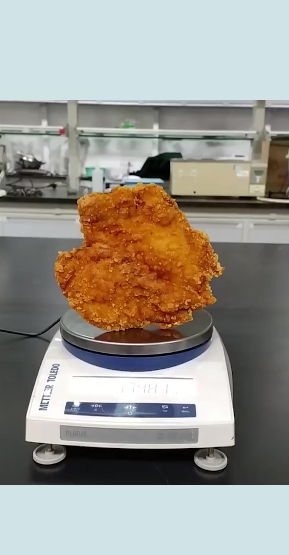 街头的薄鸡排的热量很高?经过试验后,原来我们误解了!
