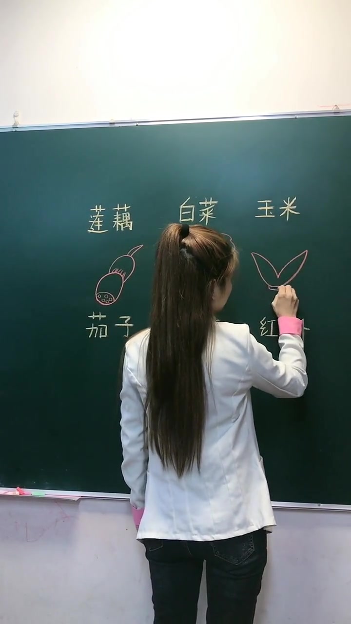 幼师一口气,画出六种蔬菜,难怪都说这行业竞争难,一般人做不到