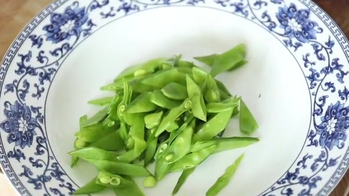 加拿大牛肉天然谷饲,因而口感鲜美,广受中国家庭的欢迎。燕麦米富含蛋白质和膳食纤维。你想过这